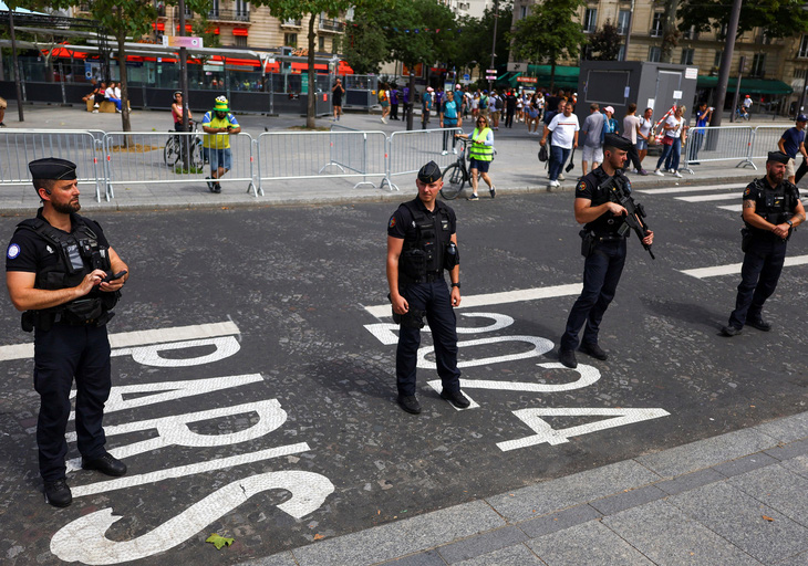 Lực lượng an ninh ở Paris 2024 đối mặt nhiều thách thức - Ảnh: REUTERS