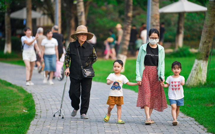 Ông Nguyễn Thiện Nhân: Việt Nam phải ứng phó ngay 'giàu nhưng không sinh con đủ' - Ảnh 2.