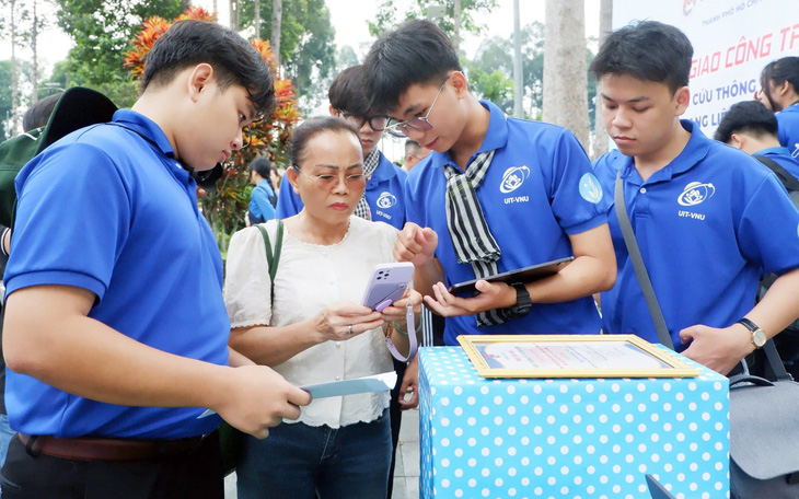 Chiến sĩ tình nguyện uống nước nhớ nguồn: Trách nhiệm nối bước truyền thống