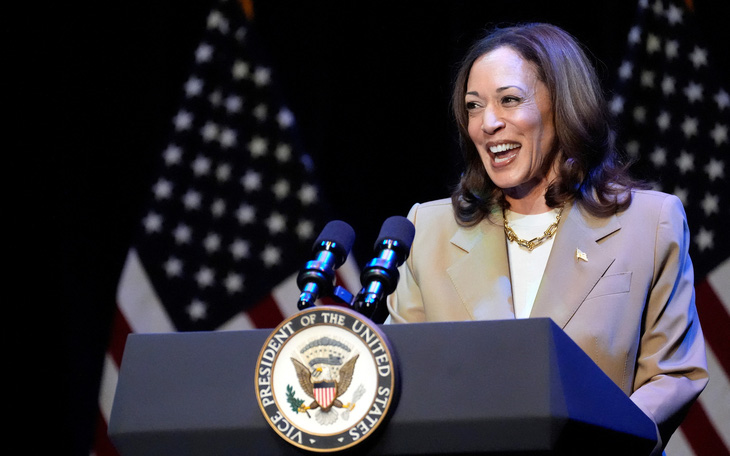 Ông Trump và bà Harris và cuộc 'chạy nước rút' giờ chót