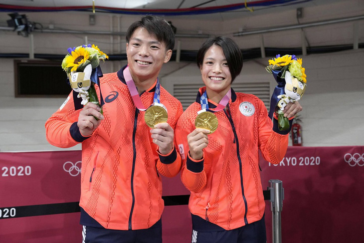 Hifumi Abe và Uta Abe (Nhật Bản) cùng giành HCV ở Olympic Tokyo 2020 - Ảnh: KYODO