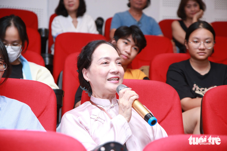 Nghệ sĩ Lê Khanh chia sẻ kỷ niệm khi đóng phim Mùa hè chiều thẳng đứng - Ảnh: ANH VŨ
