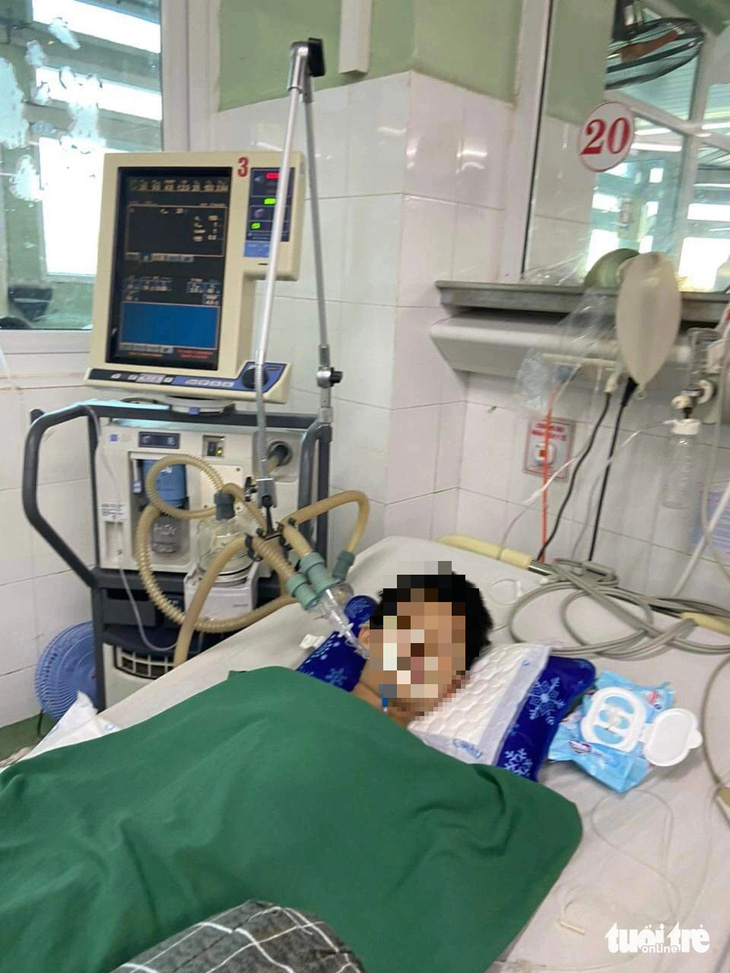 Cháu T. nhập viện trong tình trạng hôn mê, được điều trị tích cực tại Bệnh viện Phụ sản - Nhi Đà Nẵng - Ảnh: Bệnh viện cung cấp