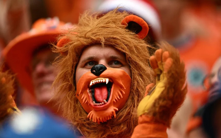 Cổ động viên của đội tuyển Hà Lan hóa trang gương mặt thành hình thù ngộ nghĩnh - Ảnh: AFP