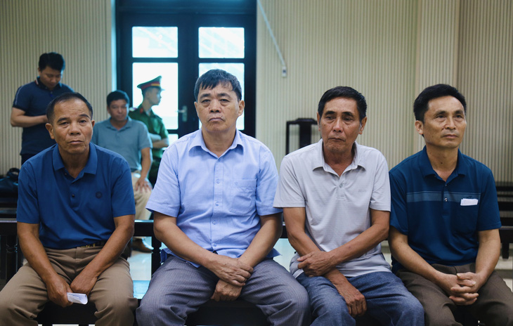 Các bị cáo Cử, Thụy, Nhường, Phong (từ trái qua) tại tòa - Ảnh: DANH TRỌNG