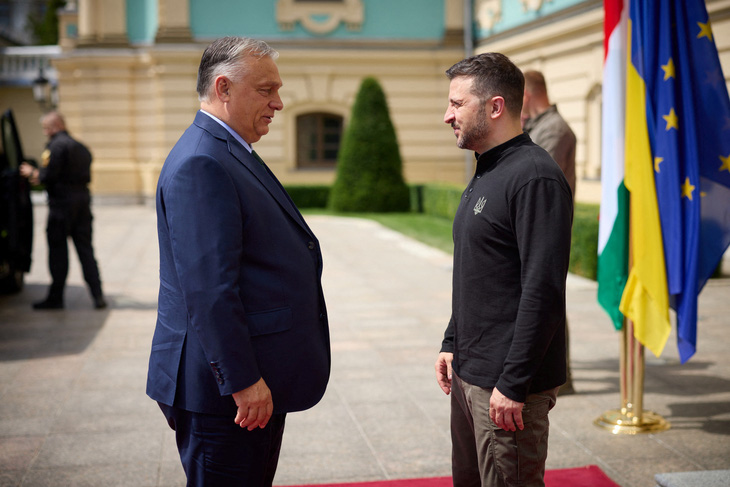 Thủ tướng Hungary Viktor Orban và Tổng thống Ukraine Volodymyr Zelensky gặp ở Kiev, ngày 2-7 - Ảnh: REUTERS