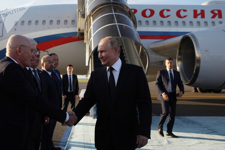 Ông Putin tới thủ đô Astana của Kazakhstan để tham dự hội nghị thượng đỉnh SCO, ngày 3-7 - Ảnh: SPUTNIK