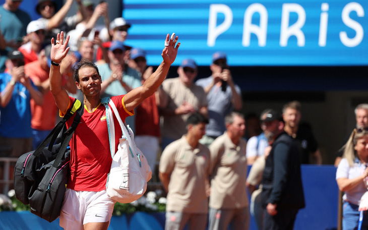 Rafael Nadal được tặng cây vợt bằng vàng nguyên khối - Ảnh 4.