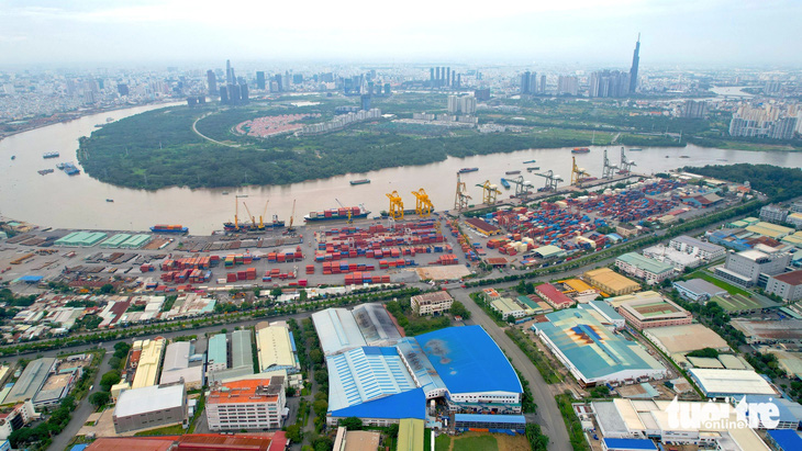 Businesses propose that there should be policies to accelerate the green transformation of industrial parks - Photo: NGOC HIEN