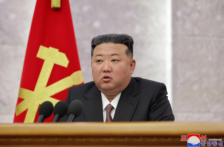 Lãnh đạo Triều Tiên Kim Jong Un chủ trì một cuộc họp tại Bình Nhưỡng ngày 28-6 - Ảnh: KCNA