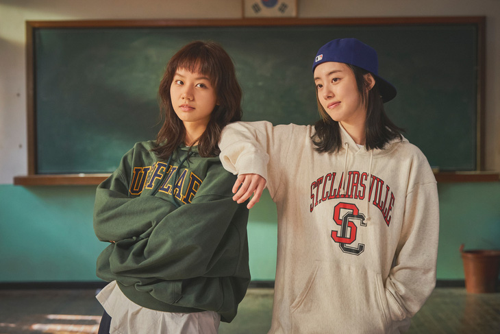 Lee Hye Ri gợi nhớ siêu phẩm 'Reply 1988' với tạo hình ngổ ngáo trong 'Vũ điệu chiến thắng'- Ảnh 5.