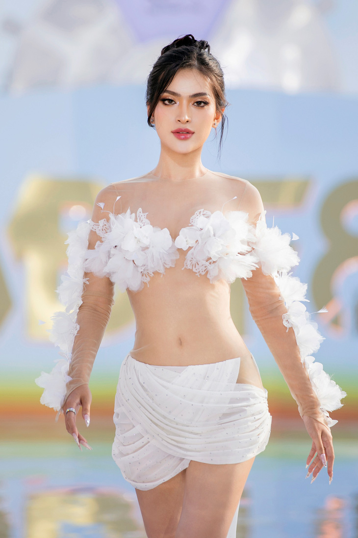 Võ Hoàng Yến bế bầu 8 tháng catwalk- Ảnh 8.