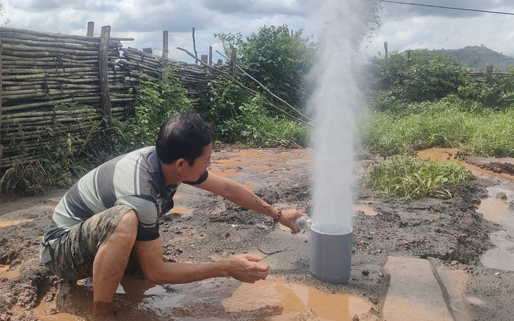 Vụ giếng khoan phun cao ở Gia Lai: Vẫn chưa rõ nguyên nhân, chất lượng nước bình thường- Ảnh 3.