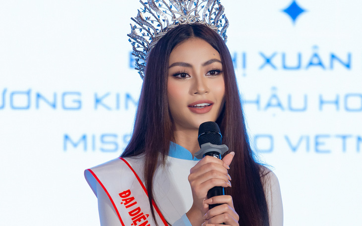 Hoa hậu Xuân Hạnh đu dây mạo hiểm, nhận sash dự thi Miss Cosmo - Ảnh 4.