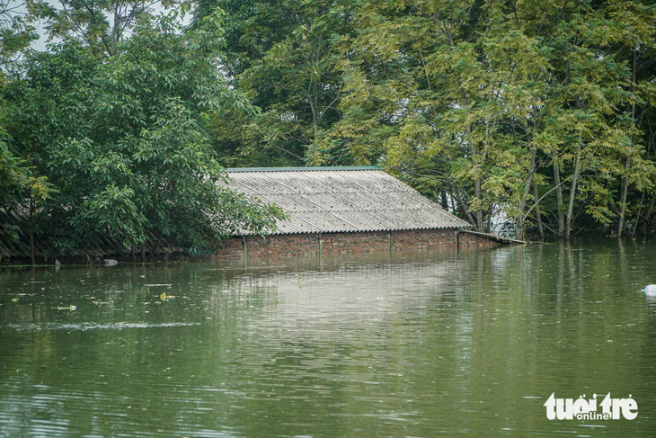 Về rốn lũ Chương Mỹ chứng kiến người Hà Nội ở nhà phao, đi thuyền trên phố- Ảnh 4.