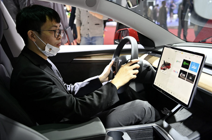 Đầu năm nay, Tesla đã ban hành lệnh thu hồi khoảng 1,6 triệu xe tại Trung Quốc do trục trặc phần mềm lái và hệ thống khóa cửa - Ảnh: AFP