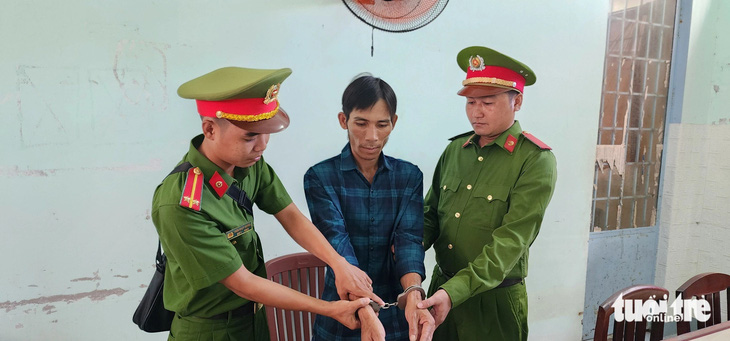 Cơ quan điều tra Công an tỉnh Kiên Giang bắt thêm bị can Đặng Văn Thắm liên quan đến hoạt động bảo kê, phạm tội trên biển - Ảnh: VĂN VŨ