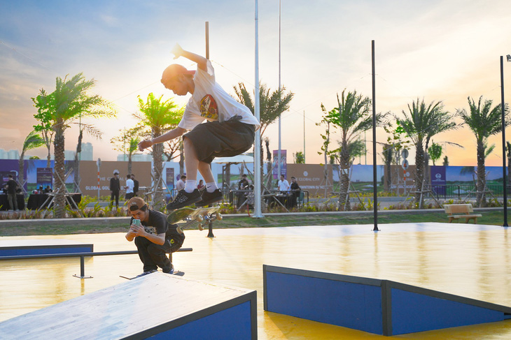 Thách thức bản thân cùng những ramp dốc tại sân skateboard, khu trải nghiệm Global Fountain - Ảnh: Masteri Homes