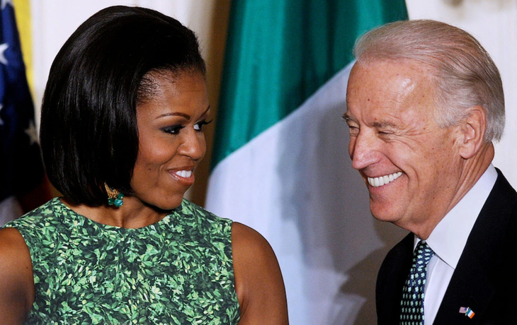 Cựu đệ nhất phu nhân Mỹ Michelle Obama và Tổng thống Mỹ Joe Biden - Ảnh: POOL/GETTY IMAGES NORTH AMERICA