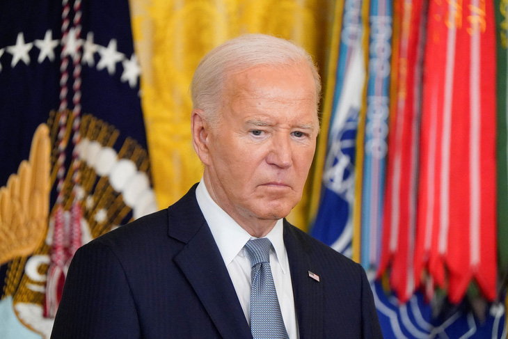 Tổng thống Mỹ Joe Biden gây lo ngại khi có màn tranh luận không tốt trước đối thủ Donald Trump - Ảnh: REUTERS