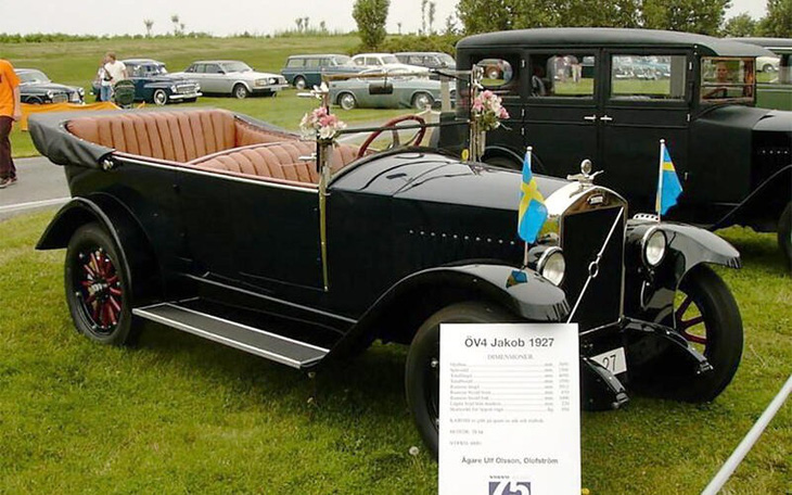 Volvo “đi lùi”: Volvo cho ra lò chiếc xe đầu tiên vào năm 1927. Có biệt danh Jakob cùng tên chính thức là OV4, chiếc xe này vừa lái ra khỏi xưởng để giới thiệu thì đã... lại phải đi vào. Nguyên nhân là trục sau xe bị lắp sai khiến xe có... 4 số lùi và 1 số tiến thay vì ngược lại - Ảnh: Autocar