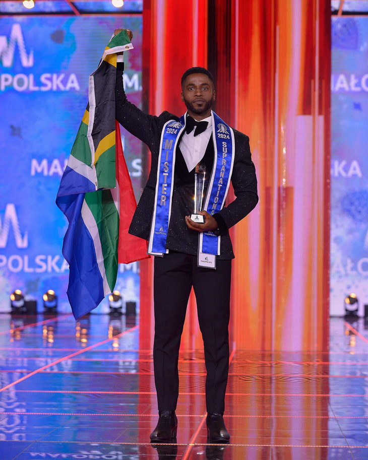 Bác sĩ, diễn viên Fezile Mkhize giành chiến thắng Mister Supranational 2024 - Ảnh: Mister Supranational