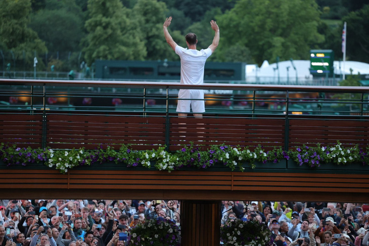 Andy Murray với màn chia tay đầy cảm xúc trước khán giả Wimbledon - Ảnh: Getty