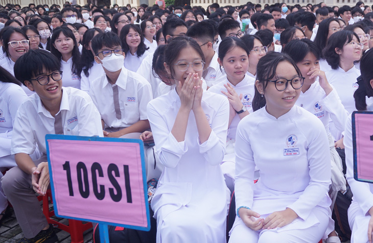 Học sinh lớp 10 Trường THPT chuyên Lê Hồng Phong năm học 2023-2024. Năm nay việc tuyển bổ sung vào lớp 10 sẽ được thực hiện sau ngày 31-7 - Ảnh: H.HG.