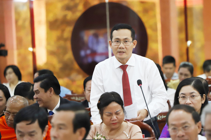 Ông Nguyễn Minh Tuấn trả lời các câu hỏi chất vấn của đại biểu - Ảnh: CHÍ QUỐC
