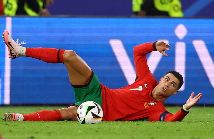 Tuổi tác đã đánh bại Ronaldo ở Euro 2024 - Ảnh: REUTERS