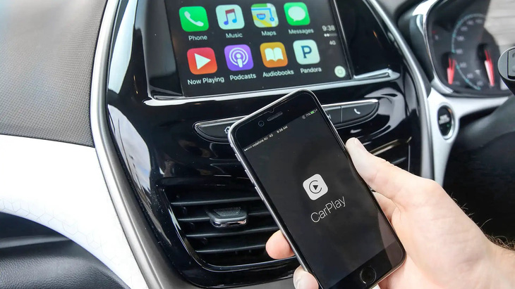 Apple CarPlay giờ là công cụ không thể thiếu trên ô tô khi cho phép người dùng sử dụng giao diện và những ứng dụng quen thuộc trên điện thoại của chính mình - Ảnh: Drive