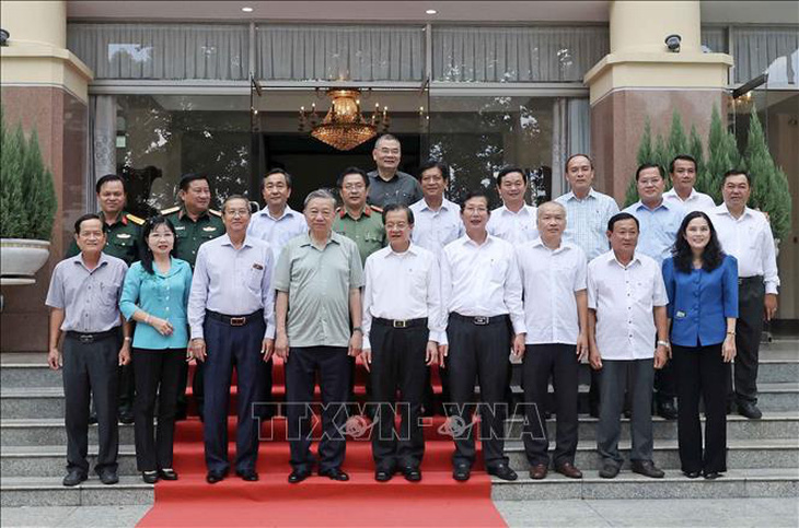 Chủ tịch nước Tô Lâm và các lãnh đạo tỉnh An Giang - Ảnh: TTXVN