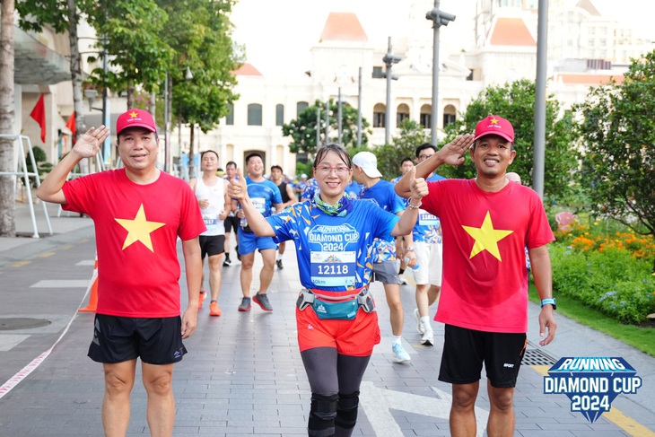 Các vận động viên tham dự giải chạy Running Diamond Cup 2024 - Ảnh: BTC