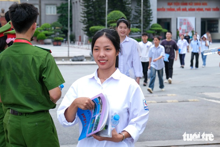Thi đánh giá vào các trường công an: 'Đề thi văn khá lạ'- Ảnh 11. Thi đánh giá vào các trường công an: 'Đề thi văn khá lạ'- Ảnh 11.