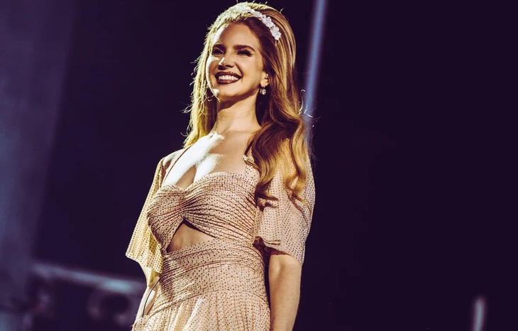 Lana Del Rey mang vẻ đẹp nữ thần