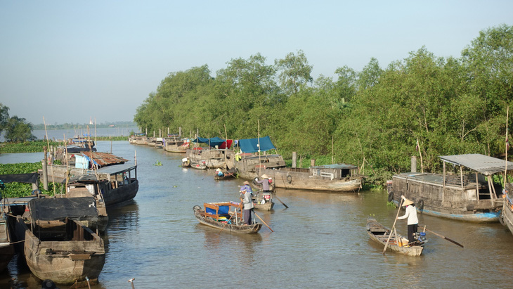 Chợ nổi Tân Phong, huyện Cai Lậy, tỉnh Tiền Giang được phục dựng từ chợ nổi Cái Bè, là điểm son của du lịch miền Tây - Ảnh: HOÀI THƯƠNG