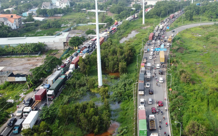 Đóng cao tốc TP.HCM - Long Thành, đường Võ Chí Công kẹt cứng