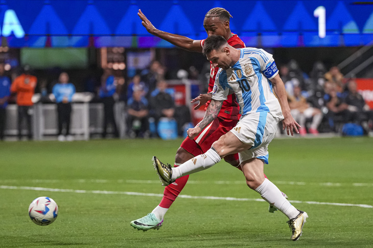 Messi vẫn là ngôi sao được quan tâm nhất trận bán kết giữa Argentina và Canada - Ảnh: REUTERS