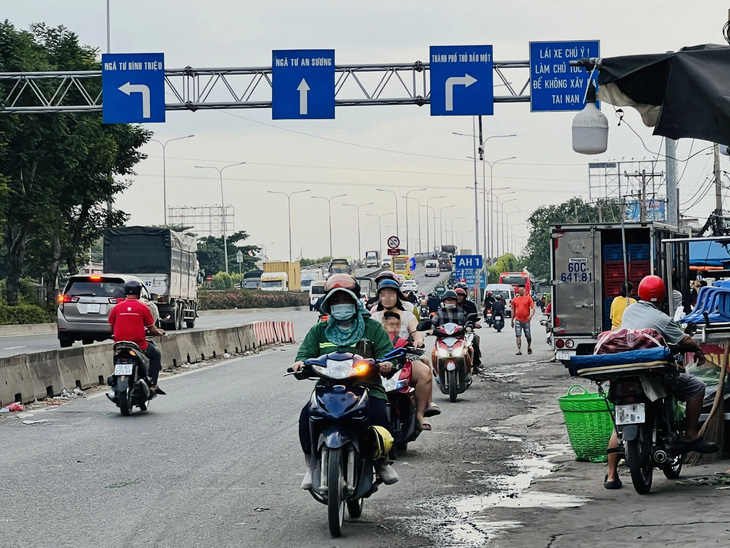 Nối đuôi nhau đi ngược chiều, đường hai chiều thành một chiều- Ảnh 8.