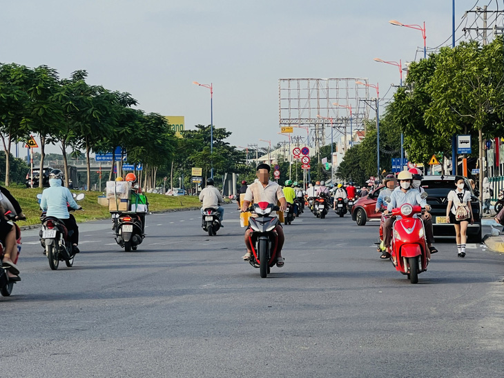 Nối đuôi nhau đi ngược chiều, đường hai chiều thành một chiều- Ảnh 6.