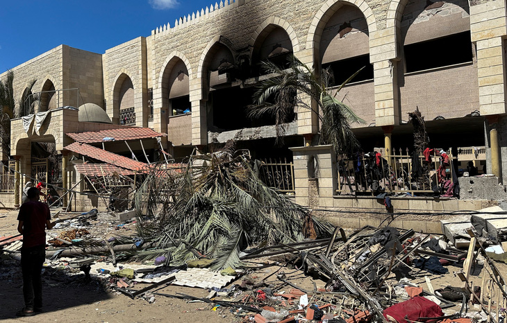 Những thiệt hại sau cuộc không kích của Israel vào trường học tại thành phố Gaza, Dải Gaza ngày 10-8 - Ảnh: REUTERS