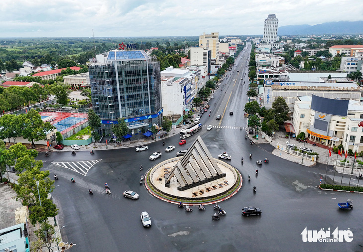 Vòng xoay trung tâm thành phố Tây Ninh - Ảnh: CHÂU TUẤN