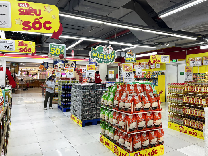 WinMart tung hàng 'giá siêu rẻ' phục vụ người tiêu dùng- Ảnh 1.