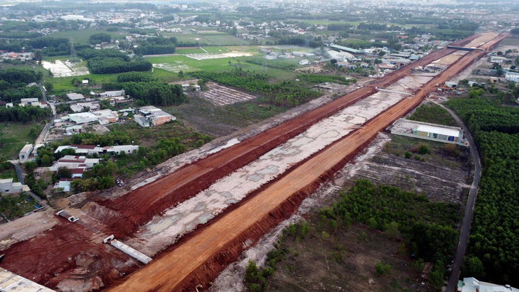 Quyền chủ tịch UBND tỉnh Đồng Nai đánh giá công tác giải phóng mặt bằng ở 2 dự án trọng điểm quốc gia cao tốc Biên Hòa - Vũng Tàu và vành đai 3 TP.HCM còn chậm - Ảnh: A LỘC