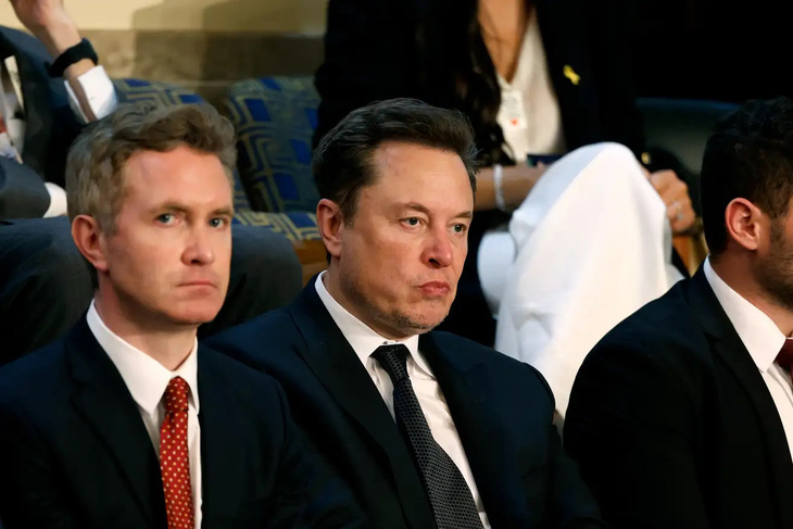 CEO Tesla Elon Musk (giữa) nghe bài phát biểu của Thủ tướng Israel Benjamin Netanyahu trong cuộc họp chung với Hạ viện Mỹ ngày 24-7 - Ảnh: Getty