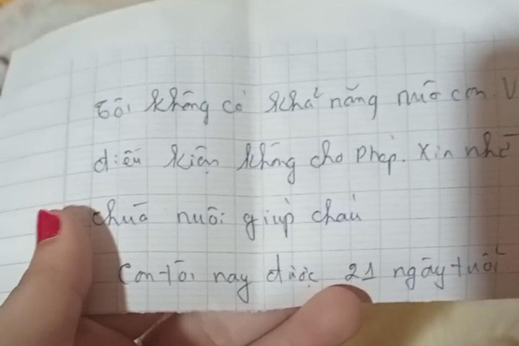 Đáng thương 2 cháu bé bị bỏ rơi trước cổng chùa kèm mảnh giấy nhờ chùa nuôi giúp- Ảnh 2.