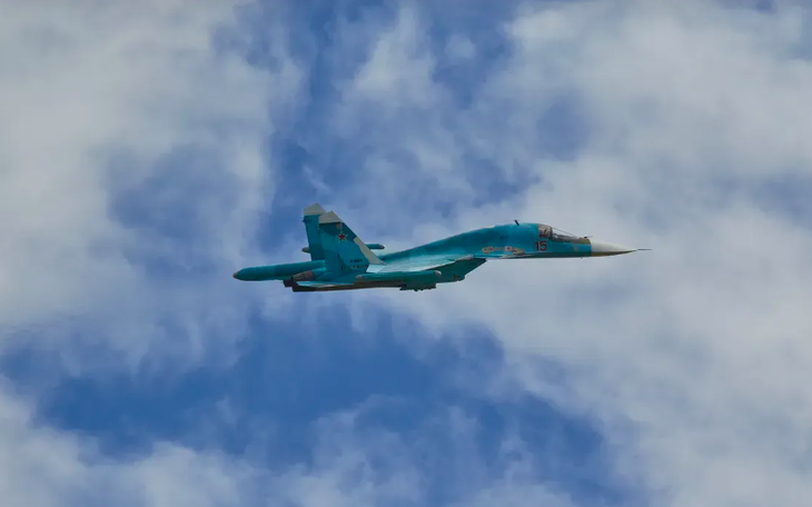 Bộ Quốc phòng Nga: tiêm kích Su-34 đã tấn công Ukraine bằng bom lượn - Ảnh 2.