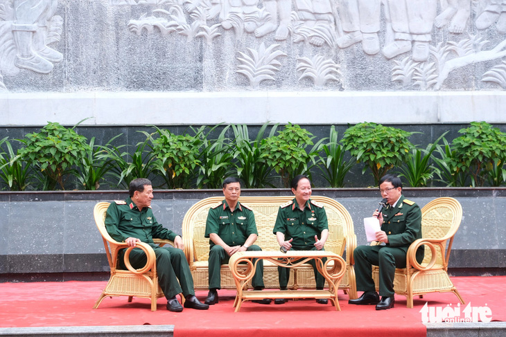 Các tướng lĩnh, Anh hùng Lực lượng vũ trang nhân dân cùng nhau ôn lại lịch sử hào hùng của quân đội ta suốt 80 năm qua - Ảnh: HÀ THANH