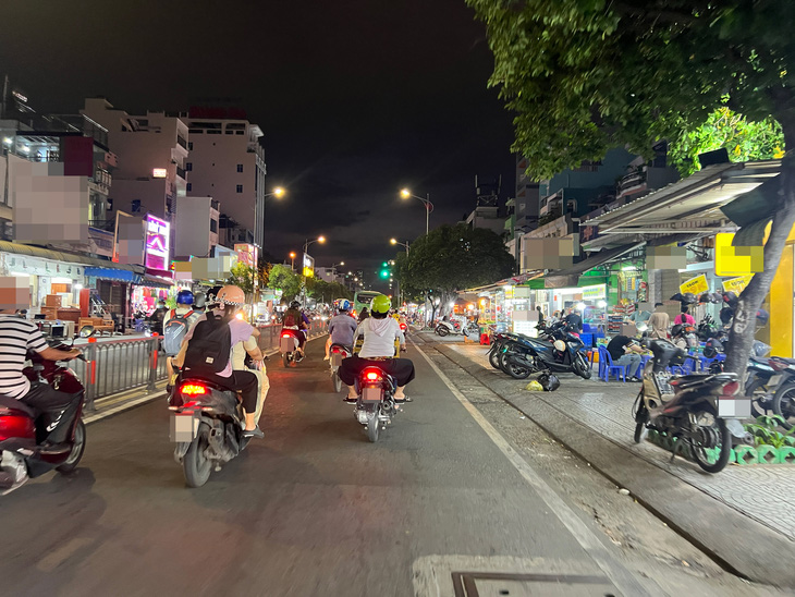 Trên tuyến đường Hậu Giang (quận 6) không còn xuất hiện những người lao ra đường chèo kéo khách - Ảnh: AN VI