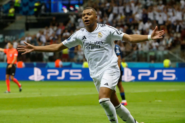 Kylian Mbappe ghi bàn trong trận ra mắt, giúp Real Madrid đoạt Siêu cúp châu Âu - Ảnh: Getty